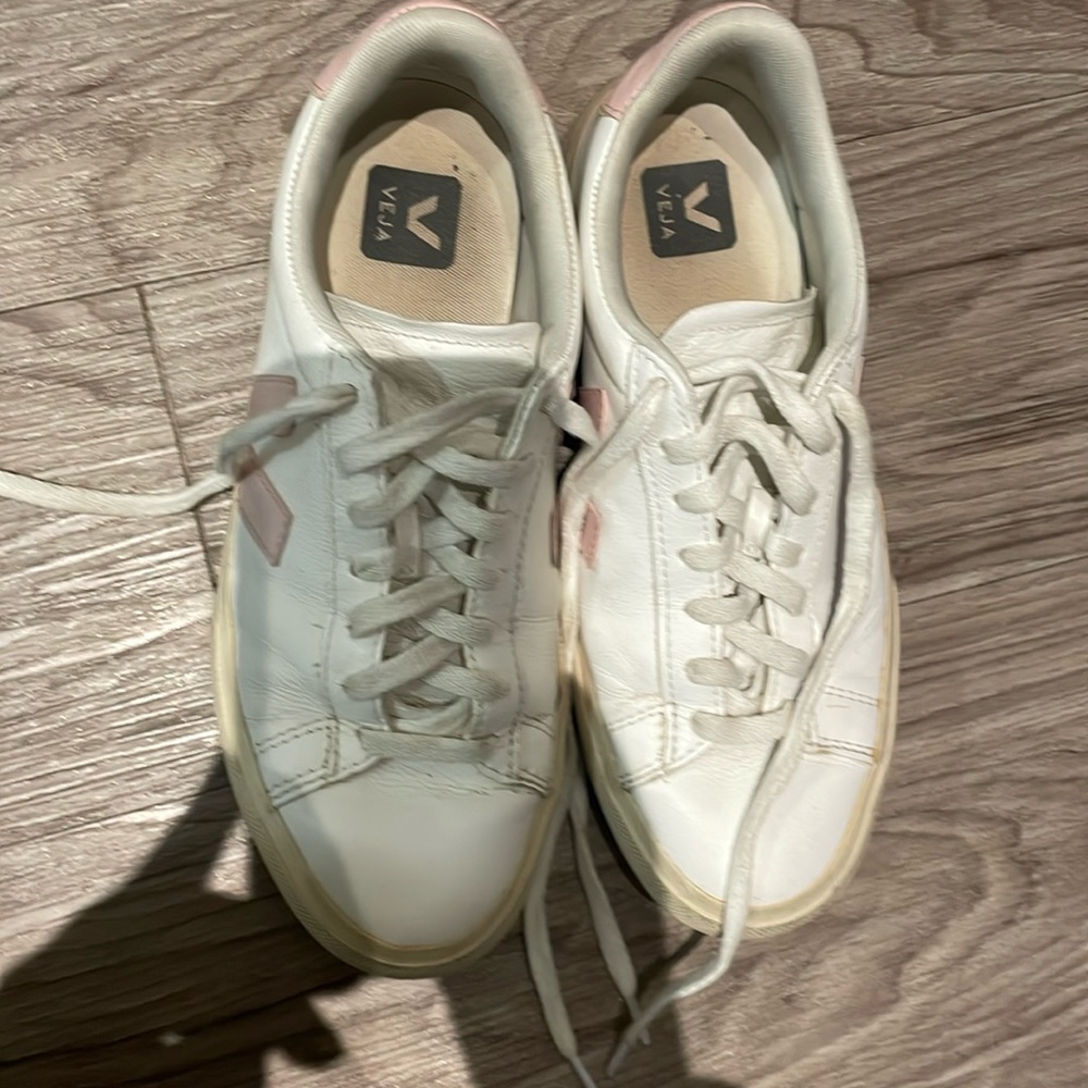 Women’s Veja Sneaker